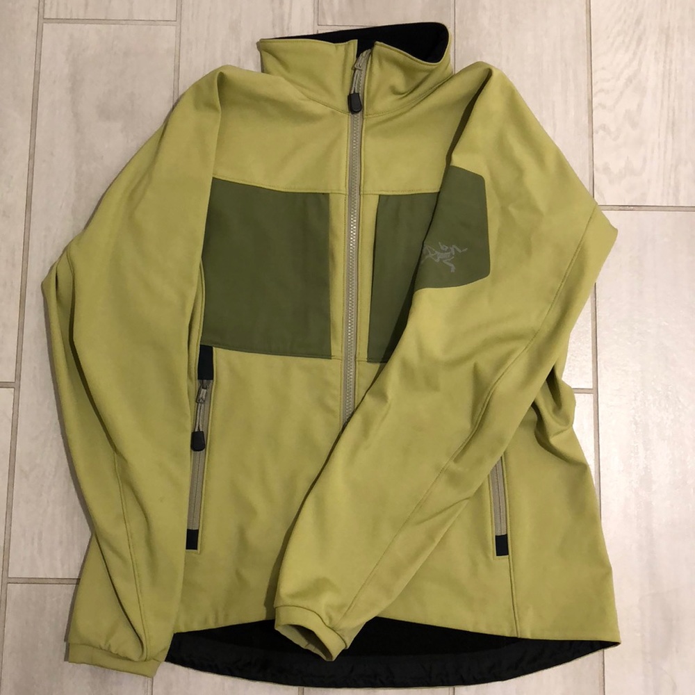 Arc’teryx soft shell jacket medium full zip